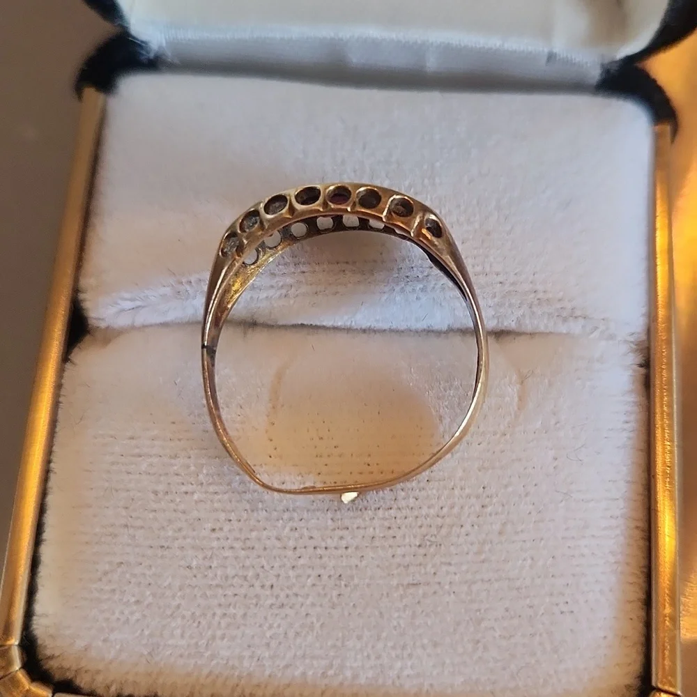 Elegant Gold and Purple Gemstone 18k Ring (Missing A Stone)